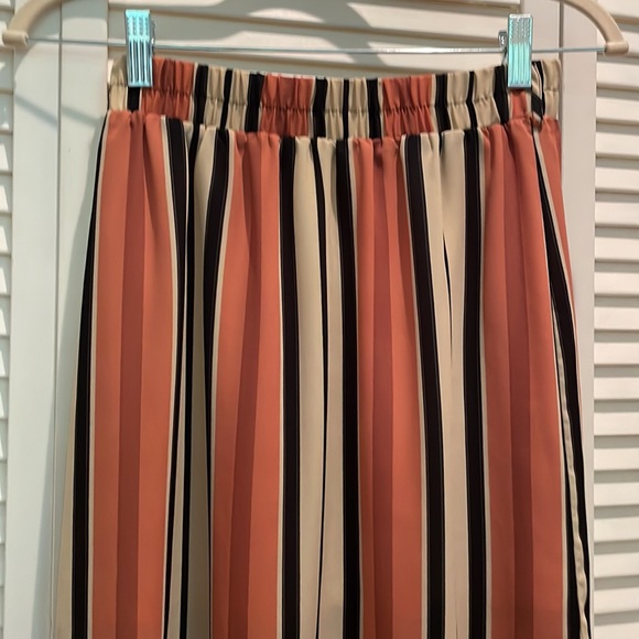 Bundle****H&M skirt and black bag - Picture 4 of 5